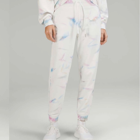 Lululemon limited edition scuba high rise jogger, like new, worn once, size 8 - Picture 2 of 13